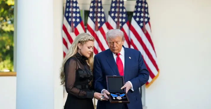 Charlie Kirk foi homenageado pro Trump