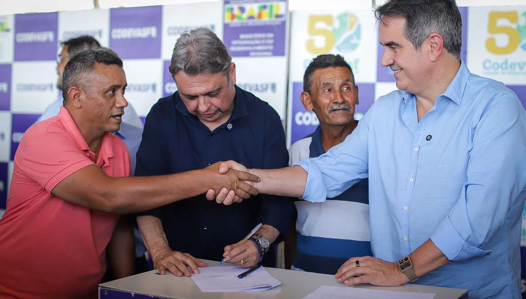 Ciro durante entrega de equipamentos