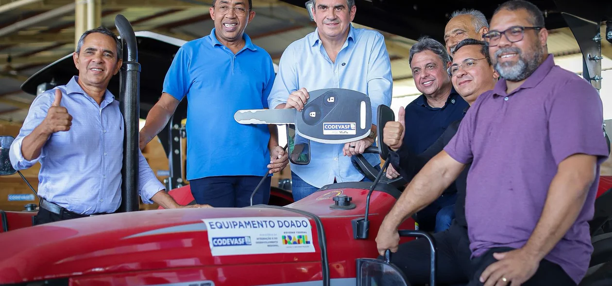 Ciro Nogueira entrega equipamentos na Codevasf