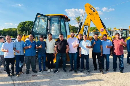 Coivaras recebe trator moderno para reforçar ações na agricultura e infraestrutura rural