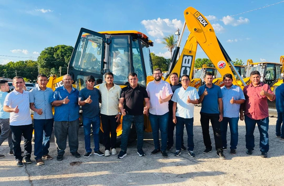 Coivaras recebe trator moderno para reforçar ações na agricultura e infraestrutura rural