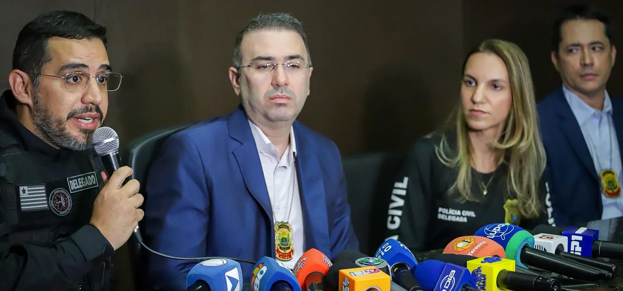 Coletiva de imprensa com delegados da DECCOR