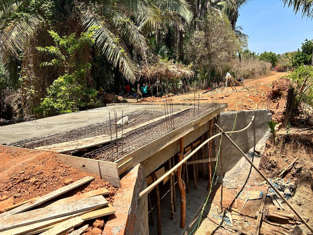 Construção de ponte de concreto em Esperantina
