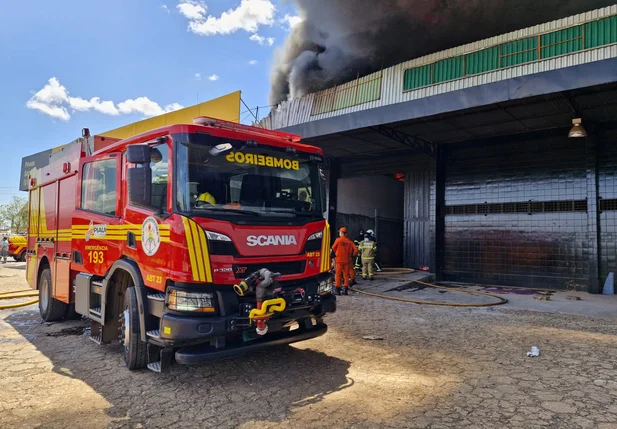 Corpo de Bombeiros na loja Pneu Drive