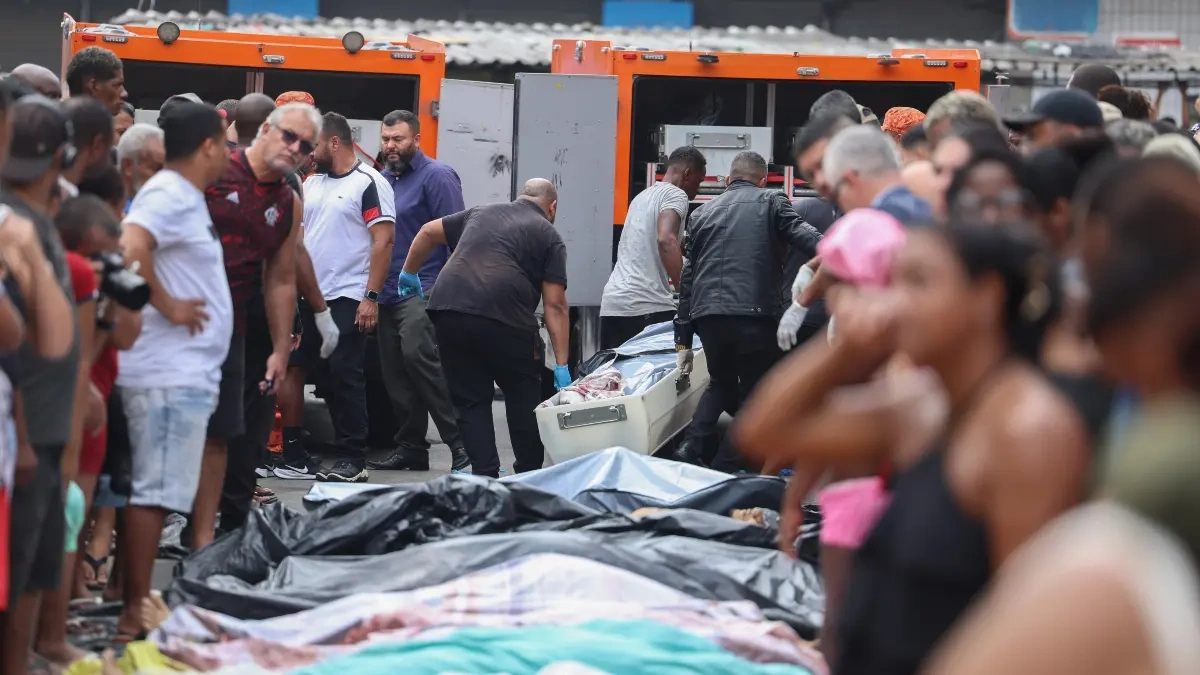 Corpos levados para a Praça São Lucas