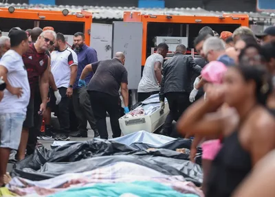 Corpos levados para a Praça São Lucas