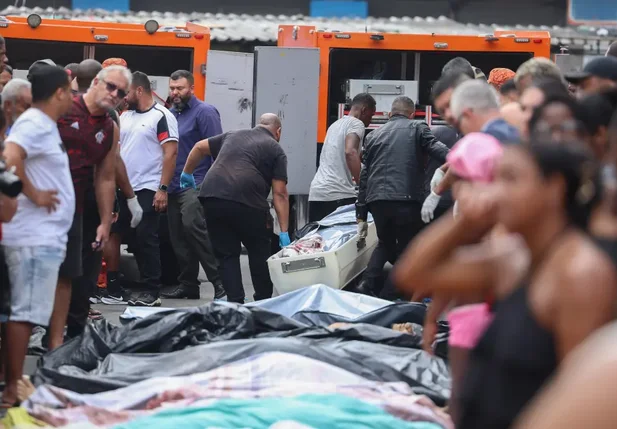 Corpos levados para a Praça São Lucas