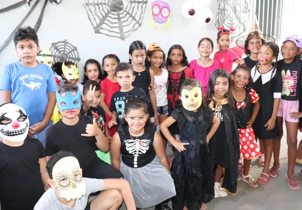 Crianças fantasiadas para o Halloween em São Raimundo Nonato