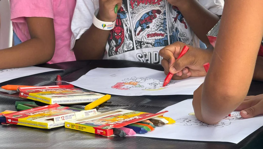 Crianças fizeram pinturas
