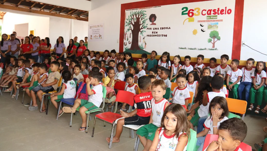 Crianças presentes na reinauguração