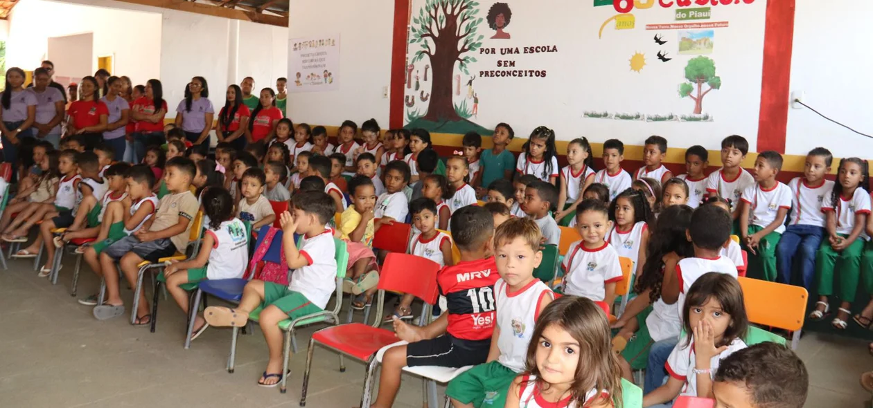 Crianças presentes na reinauguração