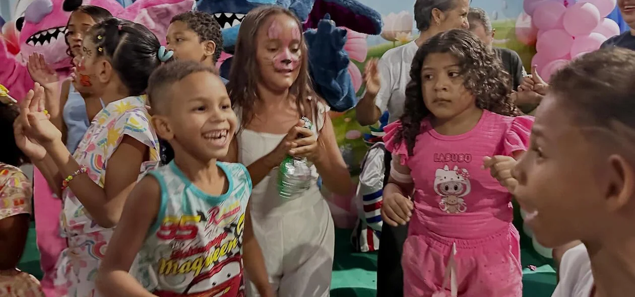 Crianças se divertindo