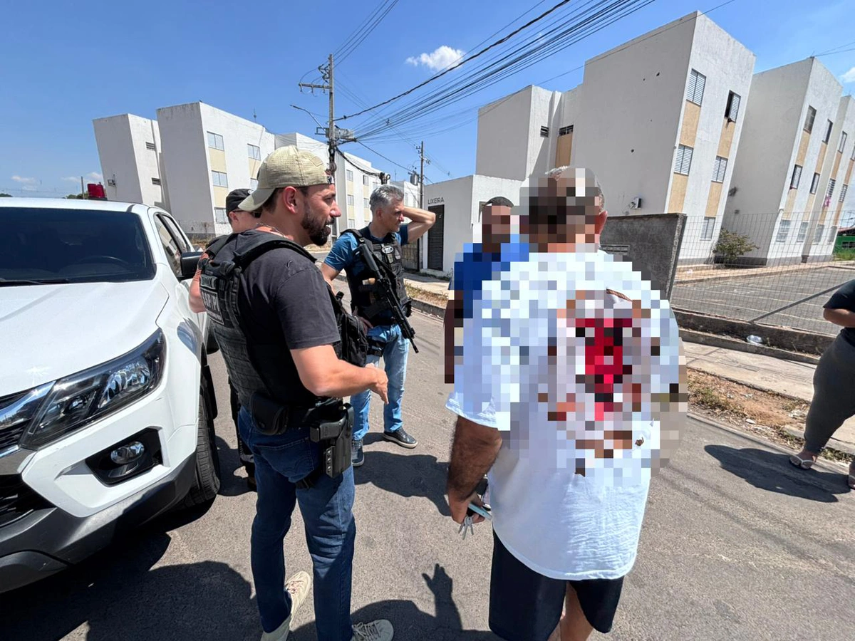 Cumprimento de mandados pelos policiais da Diretoria de Operações de Trânsito