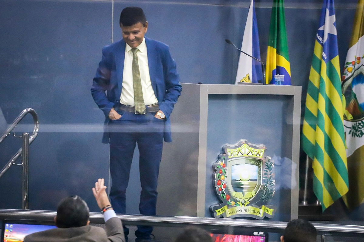 Deolindo e Pedro Alcântara trocam farpas na Câmara de Teresina