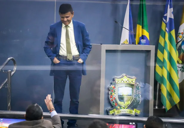 Deolindo e Pedro Alcântara trocam farpas na Câmara de Teresina