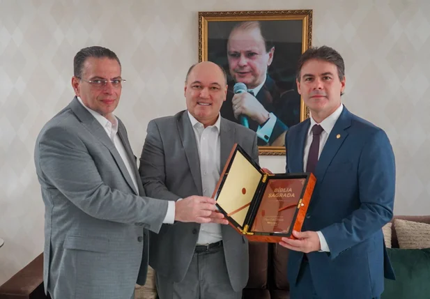 Deputado Severo Eulálio visita sede da Igreja Universal no Piauí