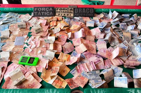 Dinheiro apreendido durante a operação do DRACO em Lagoa Alegre