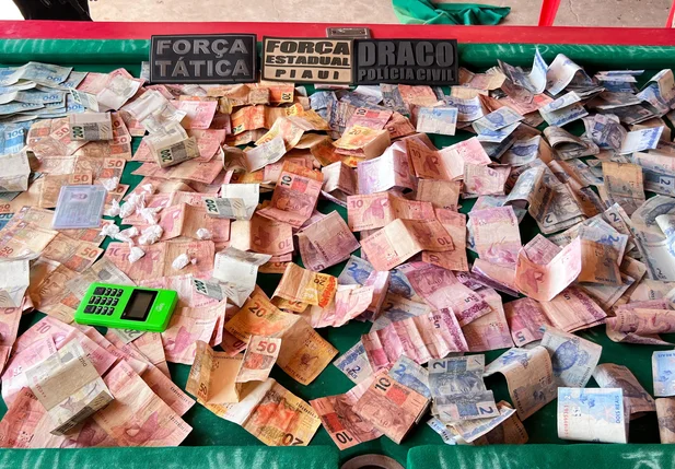 Dinheiro apreendido durante a operação do DRACO em Lagoa Alegre