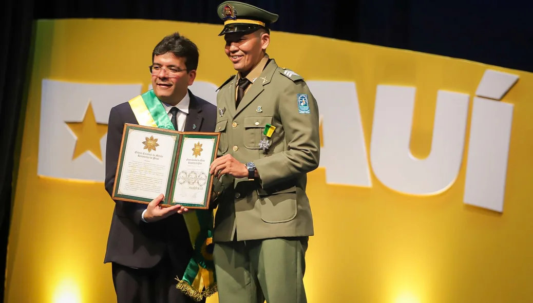 Entrega de medalhas do Mérito Renascença