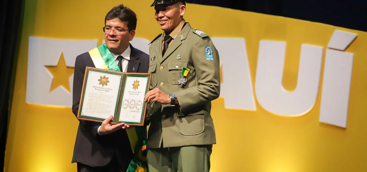 Entrega de medalhas do Mérito Renascença