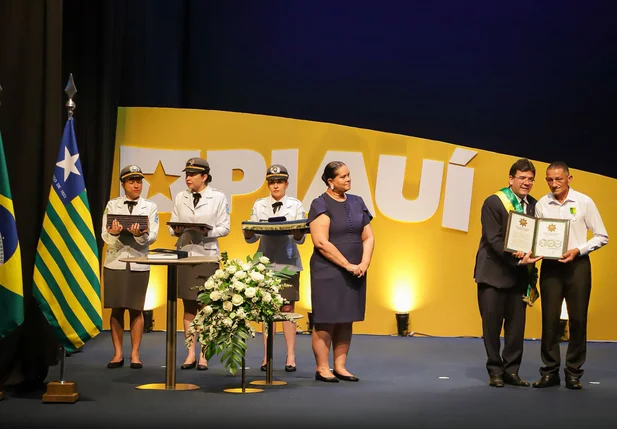 Entrega de medalhas do Mérito Renascença