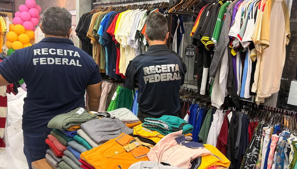 Equipes da Receita Federal durante operação