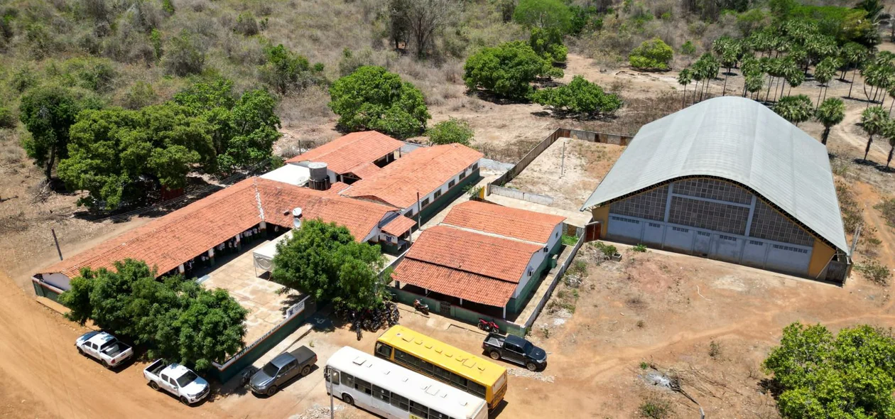 Escola reinaugurada em Castelo do Piauí