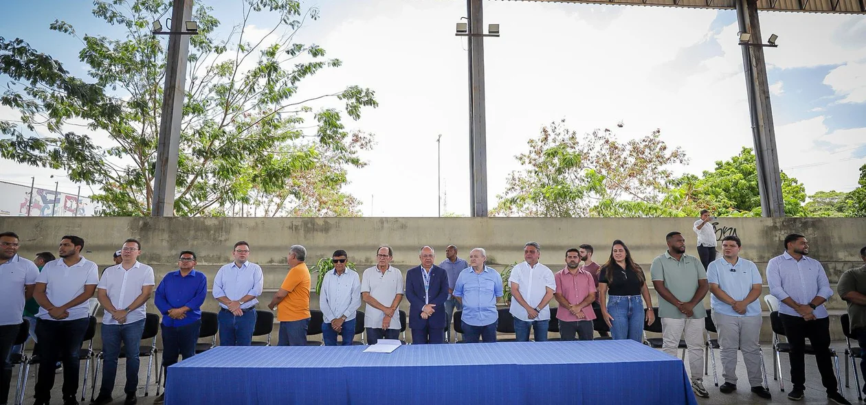 Evento para assinatura da licitação da galeria do Torquato Neto