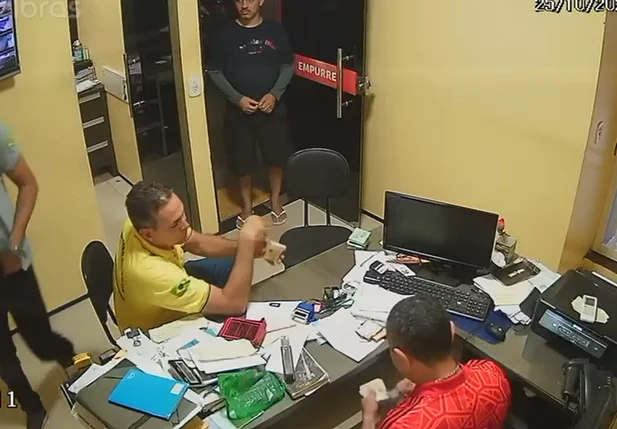 Ex-vereador e empresário têm R$ 70 mil roubados em Picos