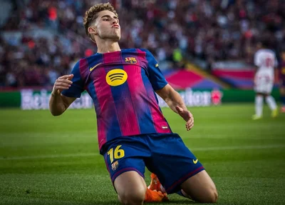 Fermín López faz hat-trick e Barcelona goleia Olympiacos na Champions
