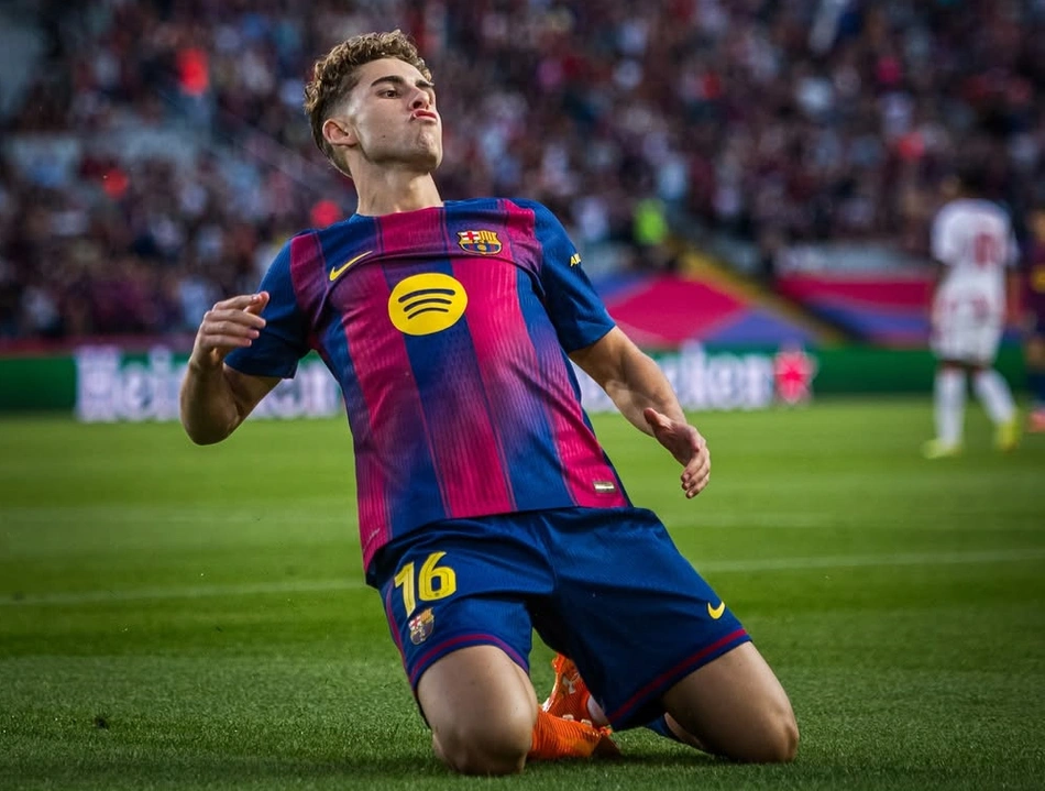 Fermín López faz hat-trick e Barcelona goleia Olympiacos na Champions