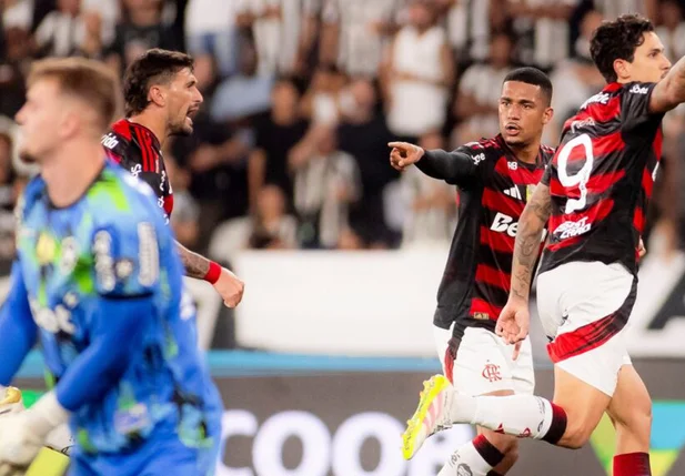 Flamengo vence Botafogo pelo Brasileirão