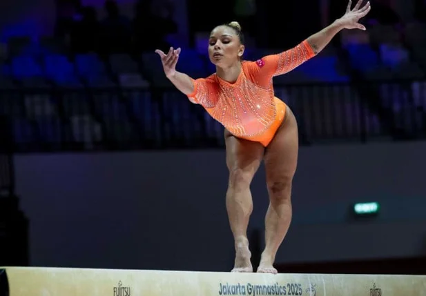 Flávia Saraiva brilha e avança à final da trave no Mundial de Ginástica Artística