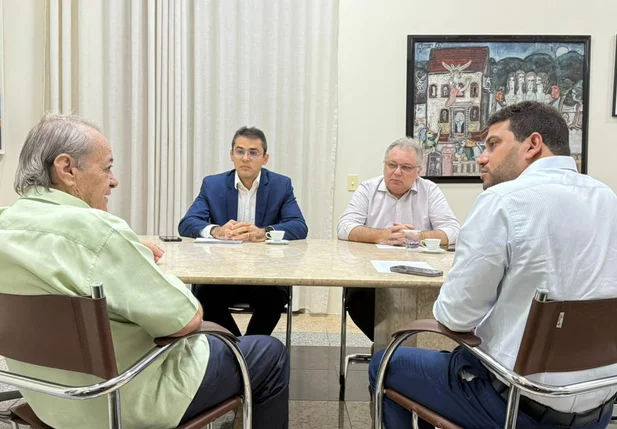 Florentino Neto se reuniu com o prefeito Sílvio Mendes