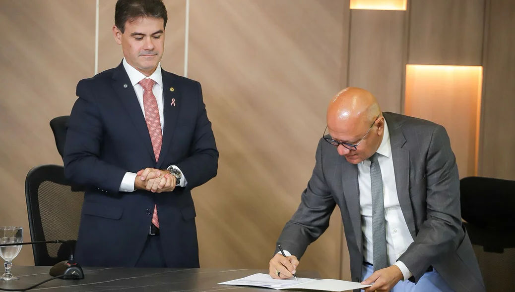Franzé Silva tbm assinou a nomeação dos aprovados