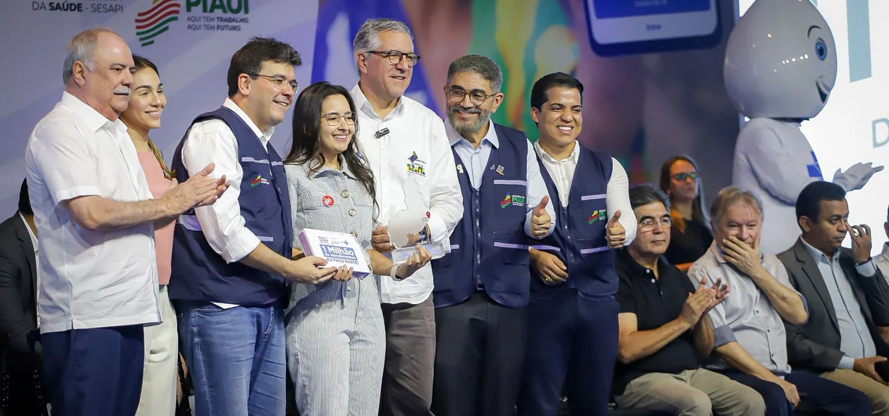 Governador e ministro premiam municípios