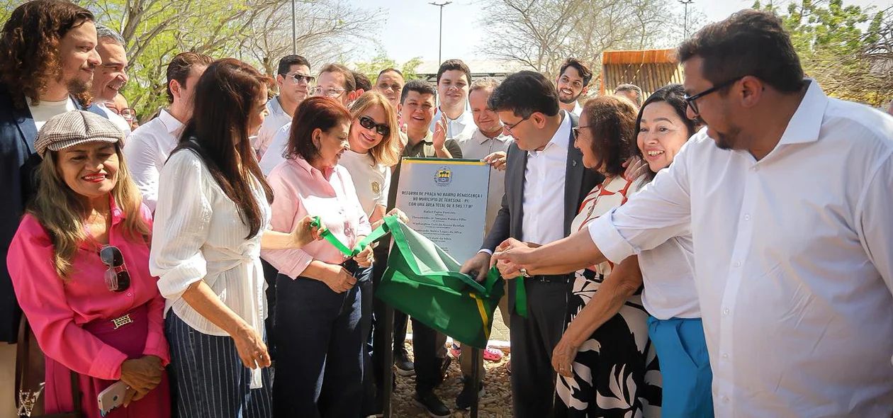 Governador Rafael Fonteles durante descerramento da placa