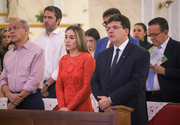 Governador Rafael Fonteles e família