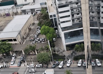 Grupo armado invade prédio, faz reféns e assalta sala comercial em São Paulo