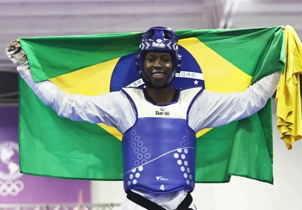 Henrique Marques conquista ouro no Mundial de Taekwondo
