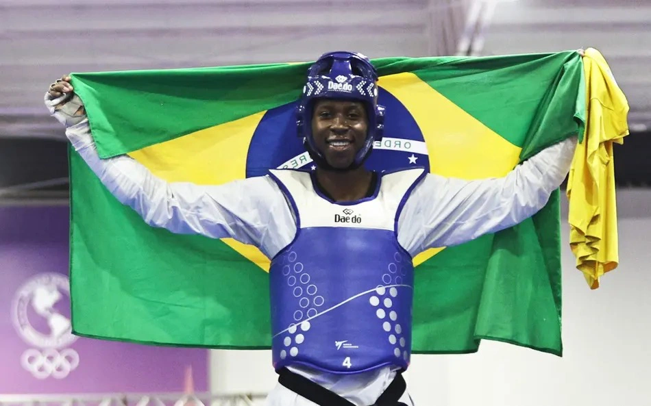 Henrique Marques conquista ouro no Mundial de Taekwondo