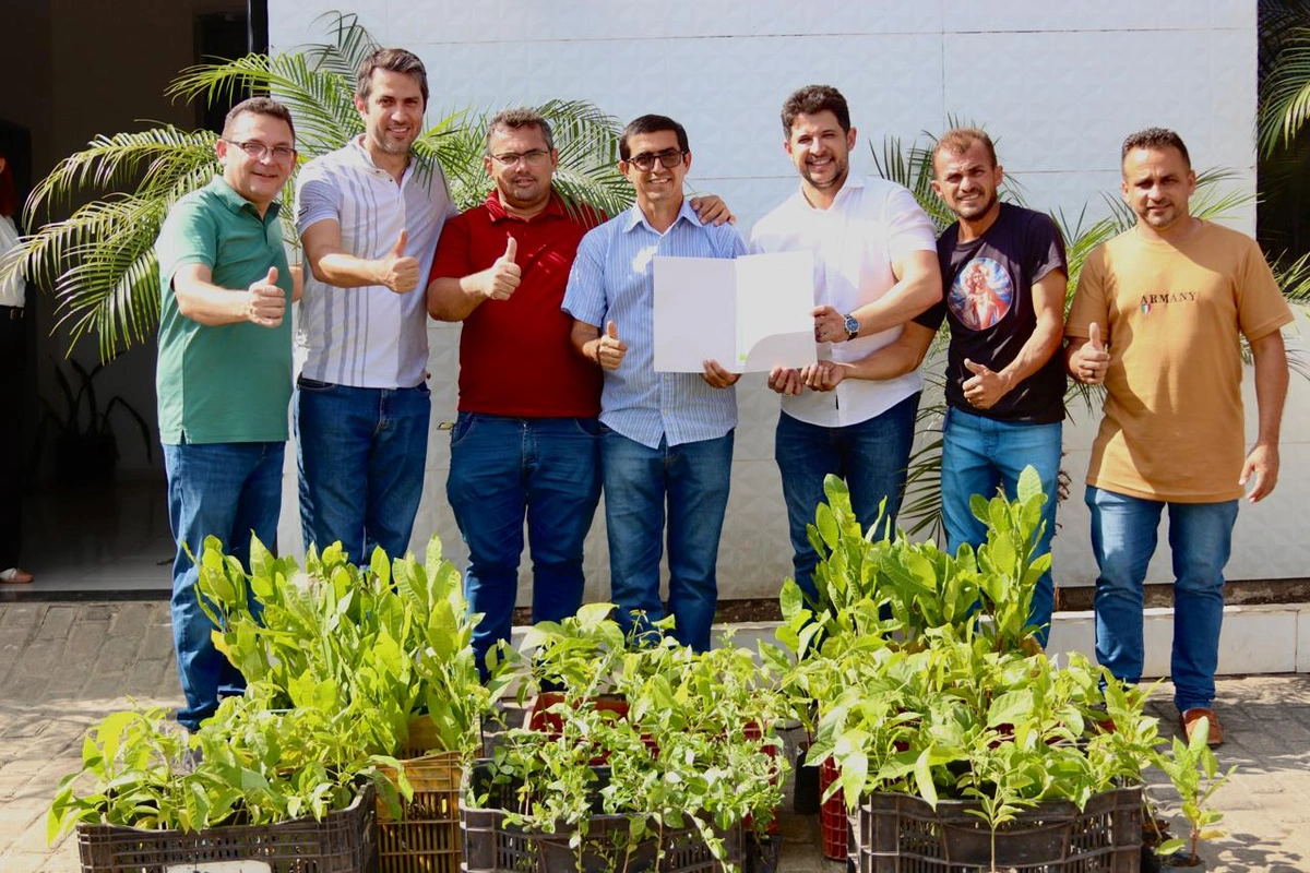 Hugo Napoleão recebe mil mudas de árvores para incentivo ao meio ambiente e sustentabilidade