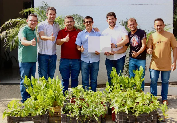 Hugo Napoleão recebe mil mudas de árvores para incentivo ao meio ambiente e sustentabilidade