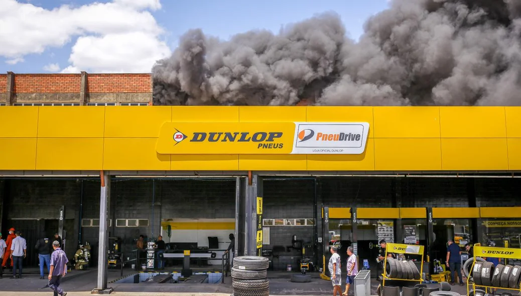 Incêndio na Pneu Drive