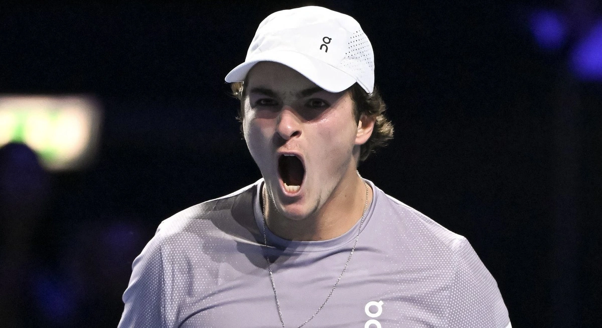 João Fonseca avança no Masters 1.000 de Paris