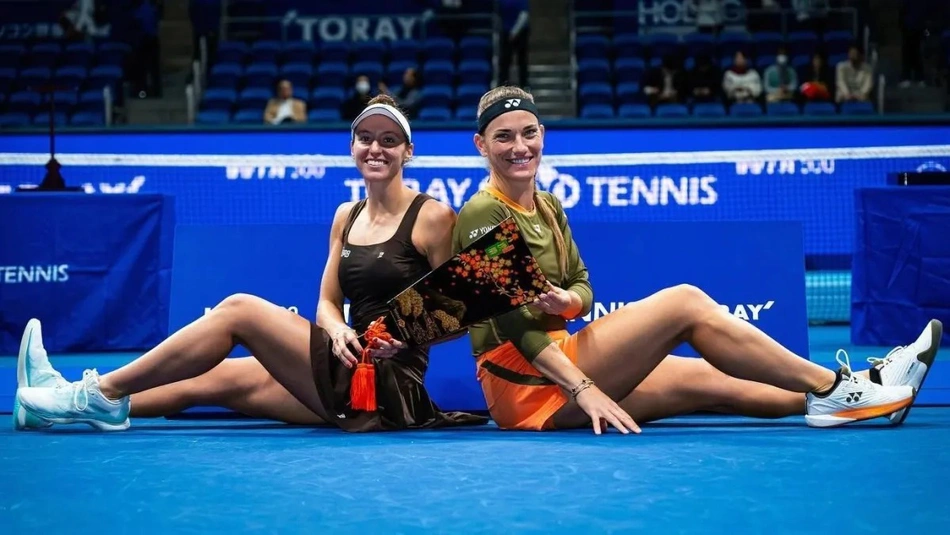 Luisa Stefani e Timea Babos conquistam o título de duplas do WTA 500 de Tóquio