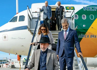 Lula chegando em Roma