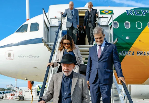 Lula chegando em Roma