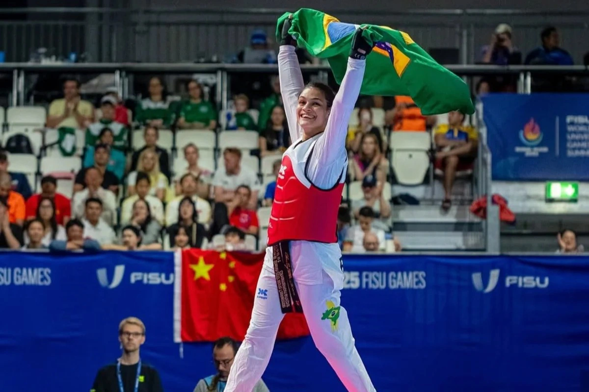 Maria Clara Pacheco faz história e conquista o ouro no Mundial de Taekwondo