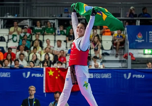 Maria Clara Pacheco faz história e conquista o ouro no Mundial de Taekwondo